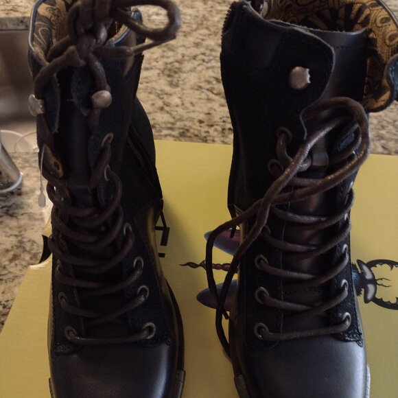 New Fly London Blue Boot - Picture 1 of 8